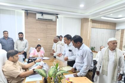 "Justice delivered to victims in Jansunwai, emphasis on providing benefits of schemes to eligible beneficiaries: District Magistrate" IMAGE CREDIT TO सूचना विभाग