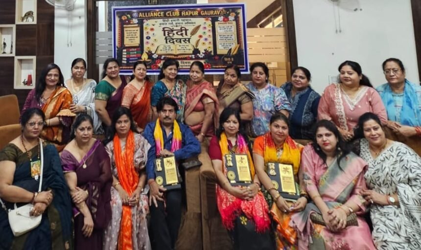 "Three personalities including Dr. Suman Agarwal honored on Hindi Diwas" IMAGE CREDIT TO रिपोर्टर