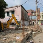 "GDA's bulldozer runs on illegal colony in Muradnagar" IMAGE CREDIT TO प्राधिकरण