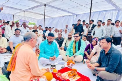 Bhoomi Pujan held for the cow shelter to be built at a cost of two crore rupees, IMAGE CREDIT TO रिपोर्टर
