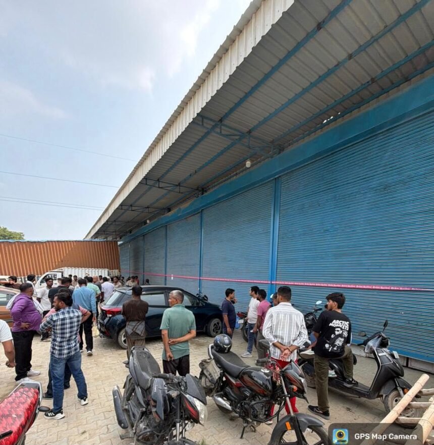 GDA takes action against illegal warehouses and shops, demolishes construction and seals them IMAGE CREDIT TO प्राधिकरण