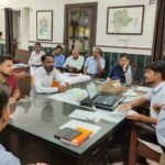Municipal Commissioner ensured immediate disposal of three complaints during public grievance hearing, IMAGE CREDIT TO नगर निगम