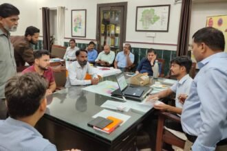 Municipal Commissioner ensured immediate disposal of three complaints during public grievance hearing, IMAGE CREDIT TO नगर निगम