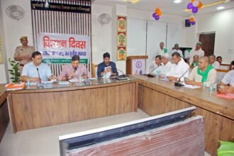 "DM strict on farmers' issues, directs officials for time-bound action" IMAGE CREDIT TO सूचना विभाग
