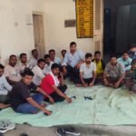 "Contract electricity workers protest over non-receipt of honorarium for three months" IMAGE CREDIT TO रिपोर्टर