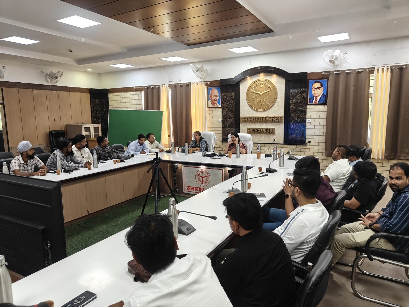 "DM interacts with journalists and social media influencers regarding the promotion of 'Sewa Sankalp Abhiyan'" IMAGE CREDIT TO सूचना विभाग