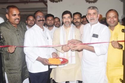 Blood bank inaugurated at district hospital; blood donors participate enthusiastically in blood donation camp IMAGE CREDIT TO रिपोर्टर