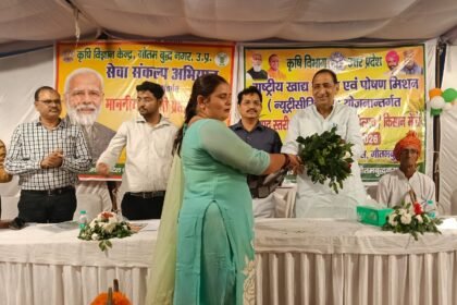 Enthusiasm of public participation witnessed in Seva Sankalp Abhiyan; government buildings and beneficiaries' homes illuminated with lamps IMAGE CREDIT TO सूचना विभाग