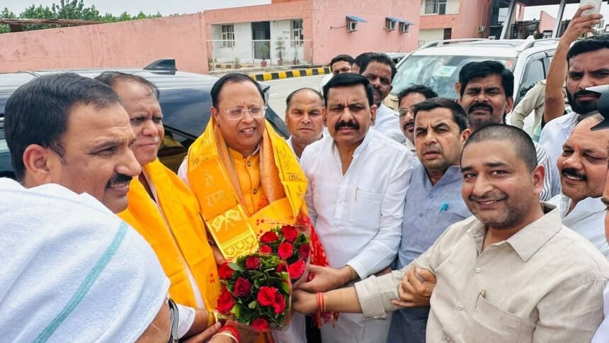 Call to strengthen the organization's roots by strengthening the booth; Ram Pratap Chauhan welcomed at Rohana toll plaza IMAGE CREDIT TO रिपोर्टर