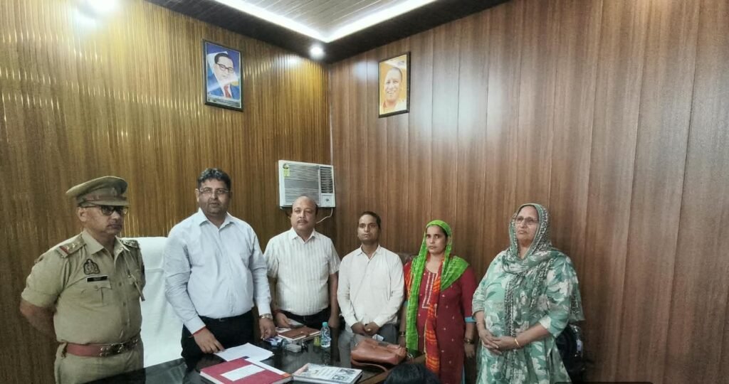 जनसुनवाई में शिकायत पर महिला को मिला मकान का कब्जा, प्रशासन की कार्रवाई से मिली राहत 2 WhatsApp Image 2026 09 12 at 21.24.12 8