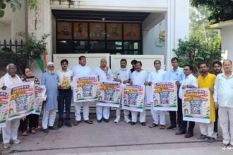 Congress protest against MDR on select UPI transactions above ₹2,000 IMAGE CREDIT TO कांग्रेस