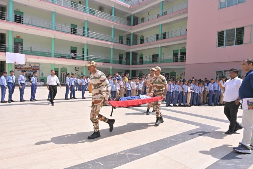 Preparedness tested for earthquakes, fires and chemical leaks; state-level mock drills held at three locations in Gautam Buddh Nagar IMAGE CREDIT TO सूचना विभाग