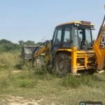 GDA bulldozer demolishes illegal colony in Loni IMAGE CREDIT TO GDA bulldozer demolishes illegal colony in Loni IMAGE CREDIT TO प्राधिकरण