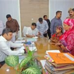 Woman arrives at public grievance hearing with a complaint; officials direct on-the-spot action for an Antyodaya card, pension application and Ayushman card IMAGE CREDIT TO सूचना विभाग
