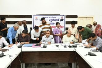 68 complaints registered at the public hearing; 32 resolved on the spot. IMAGE CREDIT TO सूचना विभाग
