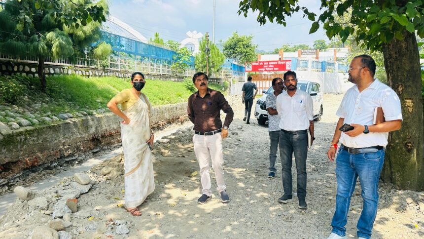 Work Accelerates on Haridwar Roads Ahead of Kumbh, Mela Officer Directs Officials to Complete Projects Within Deadline IMAGE CREDIT TO सूचना विभाग