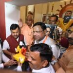 After Offering Prayers at Ravidas Temple, Nitin Nabin Visits Dalit Worker’s Home, Delivers Message of Social Harmony IMAGE CREDIT TO रिपोर्टर