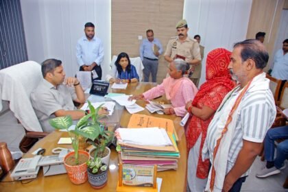 The District Magistrate heard grievances during the public hearing and assured a differently-abled woman of an Antyodaya-Ayushman card and housing. IMAGE CREDIT TO सूचना विभाग