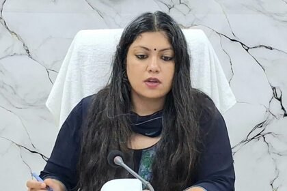 DM takes a tough stance on the slow pace of the Nipun Bharat Mission; issues directives to improve the quality of education and facilities in schools IMAGE CREDIT TO सूचना विभाग