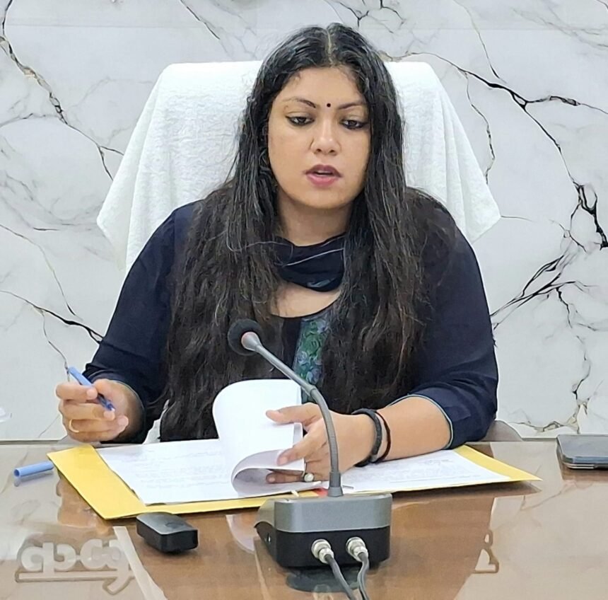 DM takes a tough stance on the slow pace of the Nipun Bharat Mission; issues directives to improve the quality of education and facilities in schools IMAGE CREDIT TO सूचना विभाग
