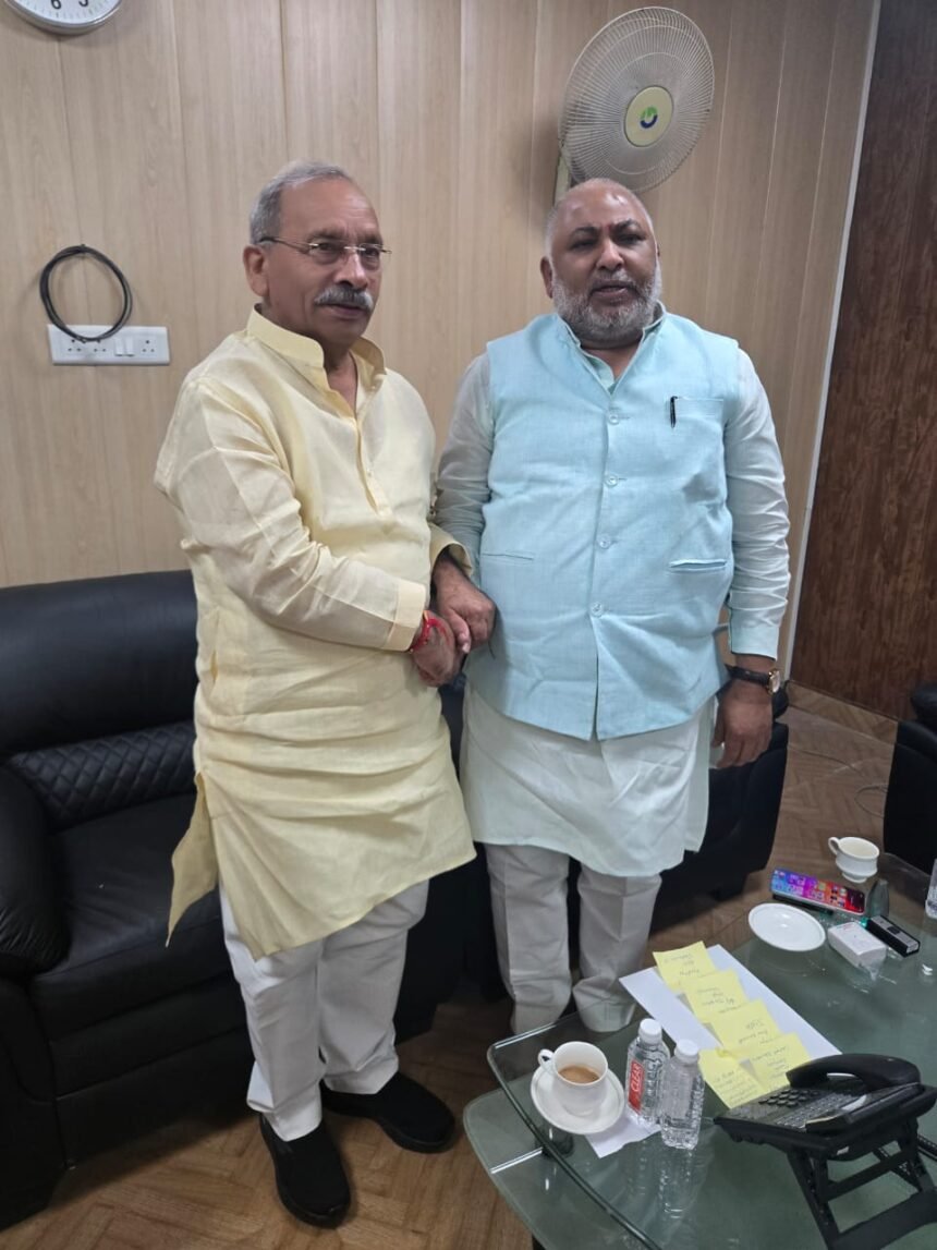 Do not seize vehicles that have exceeded the permissible time limit immediately; give them an opportunity first: MP Sangwan. IMAGE CREDIT TO रिपोर्टर