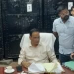 Newly Appointed DM Takes Charge; Journalists Express Displeasure After Press Conference Ends Ahead of Schedule. IMAGE CREDIT TO रिपोर्टर