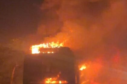 Sleeper Bus Catches Fire While Moving on Yamuna Expressway, Killing Nine Passengers; Driver and Conductor Arrested IMAGE CREDIT TO रिपोर्टर