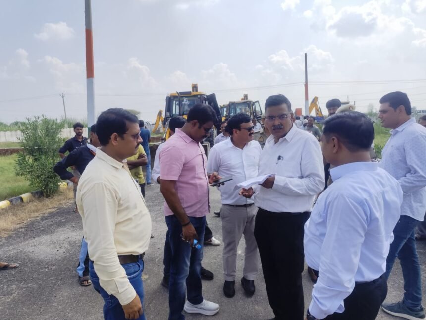 Major Bulldozer Action by YEIDA in Tappal, Illegal Encroachments Removed from 30 Hectares of Land IMAGE CREDIT TO प्राधिकरण