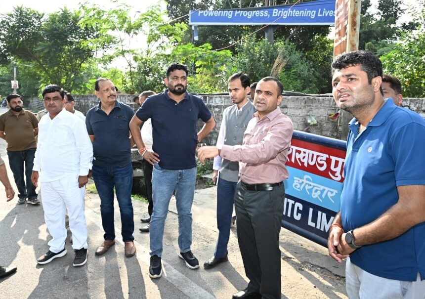 DM Takes Strict Action Against Encroachments and Mismanagement at Bhagat Singh Chowk, Orders Slab Installation Over Drain IMAGE CREDIT TO सूचना विभाग