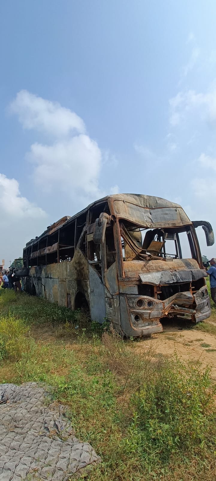 Nine victims identified in the Yamuna Expressway bus fire, illegal transportation of goods revealed — IMAGE CREDIT TO रिपोर्टर