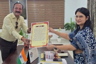 Jeweller Sachin Jindal, who took up the responsibility of educating underprivileged children, honored — IMAGE CREDIT TO रिपोर्टर