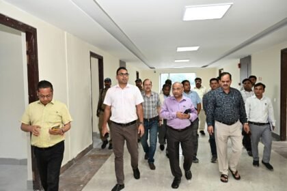 Kumbh preparations gain momentum: Divisional Commissioner reviews arrangements from Bhupatwala to Bairagi Camp — IMAGE CREDIT TO सूचना विभाग