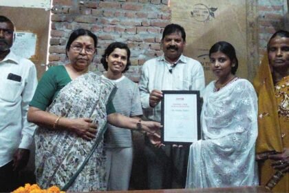 Daughter of a Waste-Picking Family Sets an Example by Donating Stem Cells, Becomes the State’s Ninth Stem Cell Donor IMAGE CREDIT TO रिपोर्टर