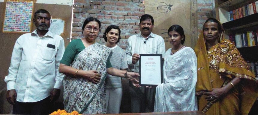 Daughter of a Waste-Picking Family Sets an Example by Donating Stem Cells, Becomes the State’s Ninth Stem Cell Donor IMAGE CREDIT TO रिपोर्टर