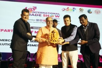 English Translation Digital Market and Strong Supply Chain to Give UP Handicrafts Global Recognition IMAGE CREDIT TO सूचना विभाग
