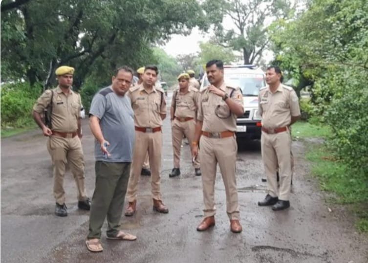 Miscreants Rob Clothing-Laden Canter in Garhmukteshwar, Hold Three People Hostage Including Driver IMAGE CREDIT TO पुलिस