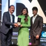 Hapur’s Jindal Jewellers Honored on an International Platform; Shilpa Shetty Presents the Award IMAGE CREDIT TO रिपोर्टर