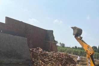 GDA Bulldozers Demolish Four Illegal Colonies Spread Across 37,000 Square Metres in Muradnagar; Roads and Boundary Walls Razed Amid Heavy Protests IMAGE CREDIT TO प्राधिकरण