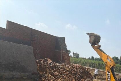 GDA Bulldozers Demolish Four Illegal Colonies Spread Across 37,000 Square Metres in Muradnagar; Roads and Boundary Walls Razed Amid Heavy Protests IMAGE CREDIT TO प्राधिकरण