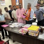 Traders’ Association Meets Chief Development Officer to Gather Information on Schemes Related to the Business Community IMAGE CREDIT TO रिपोर्टर