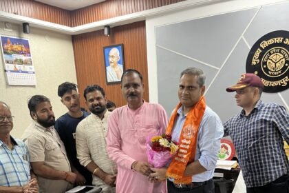 Traders’ Association Meets Chief Development Officer to Gather Information on Schemes Related to the Business Community IMAGE CREDIT TO रिपोर्टर