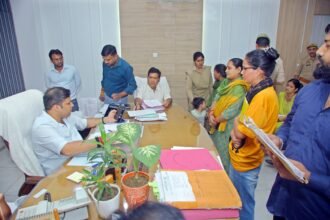 DM Directs Prompt Resolution of Complainants’ Grievances IMAGE CREDIT TO सूचना विभाग