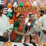Mirabai Chanu, who returned after winning a silver medal at the Asian Games, received a grand welcome in Modinagar IMAGE CREDIT TO रिपोर्टर