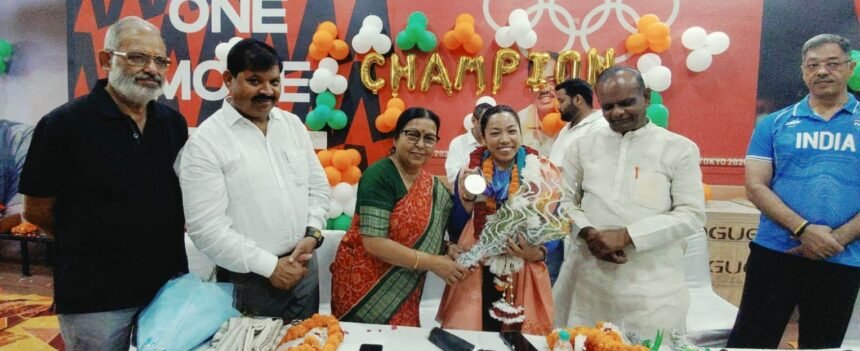 Mirabai Chanu, who returned after winning a silver medal at the Asian Games, received a grand welcome in Modinagar IMAGE CREDIT TO रिपोर्टर