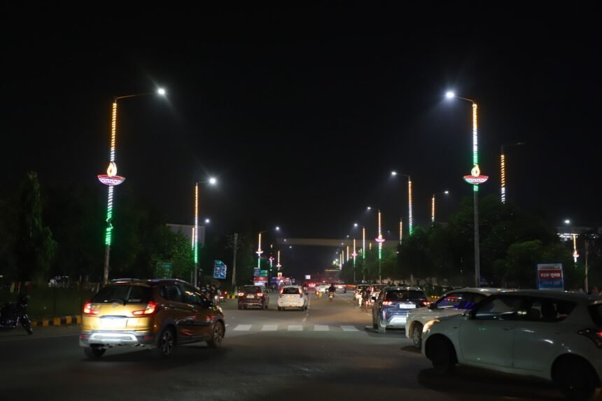 Major Roads in Greater Noida to Get Brighter Before Diwali, Street Lights to Be Installed at a Cost of ₹64.6 Crore IMAGE CREDIT TO प्राधिकरण
