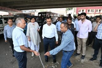 District Magistrate Angry Over Delay in Road Repairs, Rebukes Contractor; All Roads in Haridwar to Be Pothole-Free by October 15 IMAGE CREDIT TO सूचना विभाग