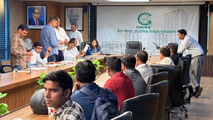 39 Farmers from Saini Village Receive 58 Abadi Plots; 18 Allotted Through Draw and 40 Through Direct Allocation IMAGE CREDIT TO प्राधिकरण