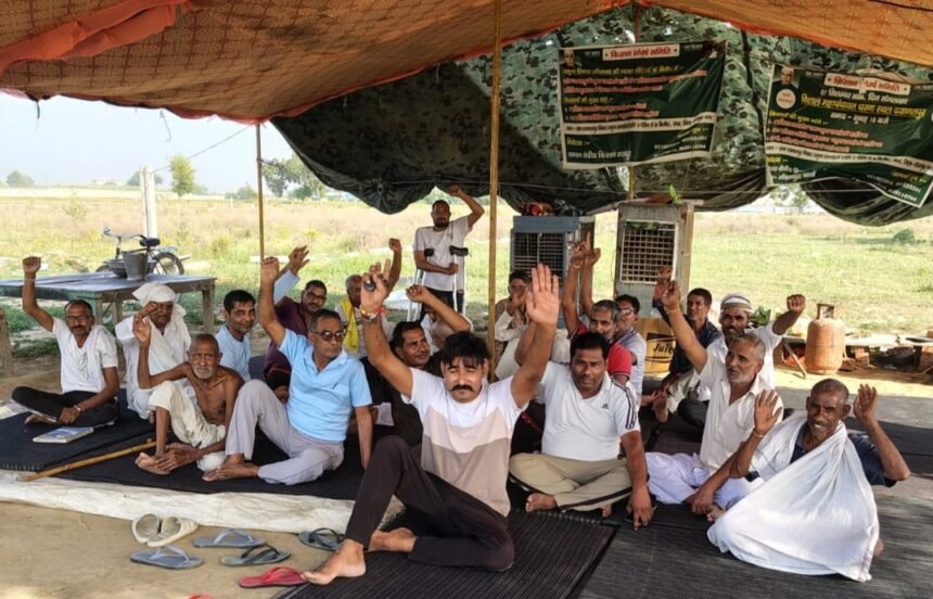 Dyanatpur Farmers’ Protest Continues for Two Months; Anger Grows Against Yamuna Authority Over Unfulfilled Demands IMAGE CREDIT TO रिपोर्टर