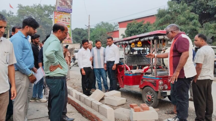 Shankaracharya Chowk–Kankhal Road to Be Upgraded at a Cost of ₹3.93 Crore Ahead of Kumbh; Footpath Model to Be Built First IMAGE CREDIT TO रिपोर्टर