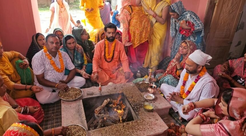 Seven-Day Shrimad Bhagwat Katha Concludes with a Yagna at Nakka Kuan Temple IMAGE CREDIT TO रिपोर्टर
